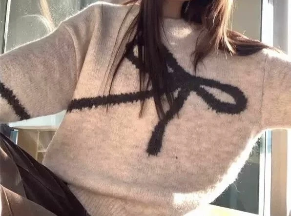 2025 ربيع جديد طويل الأكمام محبوك قميص المرأة فضفاضة القوس الكتف مقنعين سترة أعلى