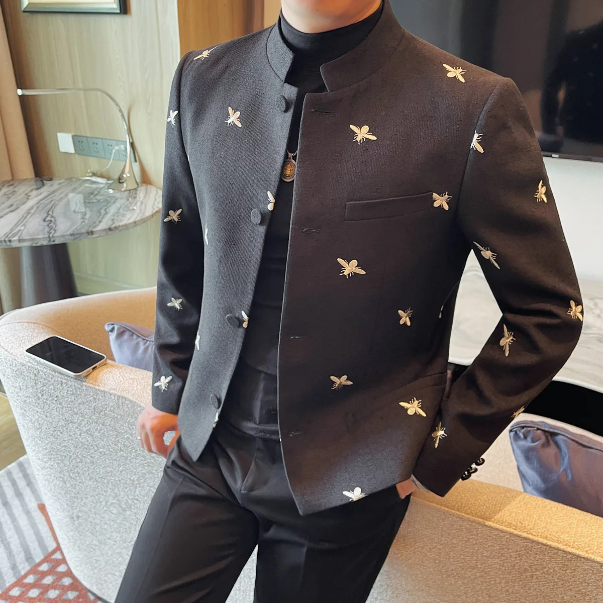

Luxury Bee Embroidered Suit Jacket for Men Autumn Winter Stand Collar Casual Business Blazers Wedding Social Banquet Jacket 2025