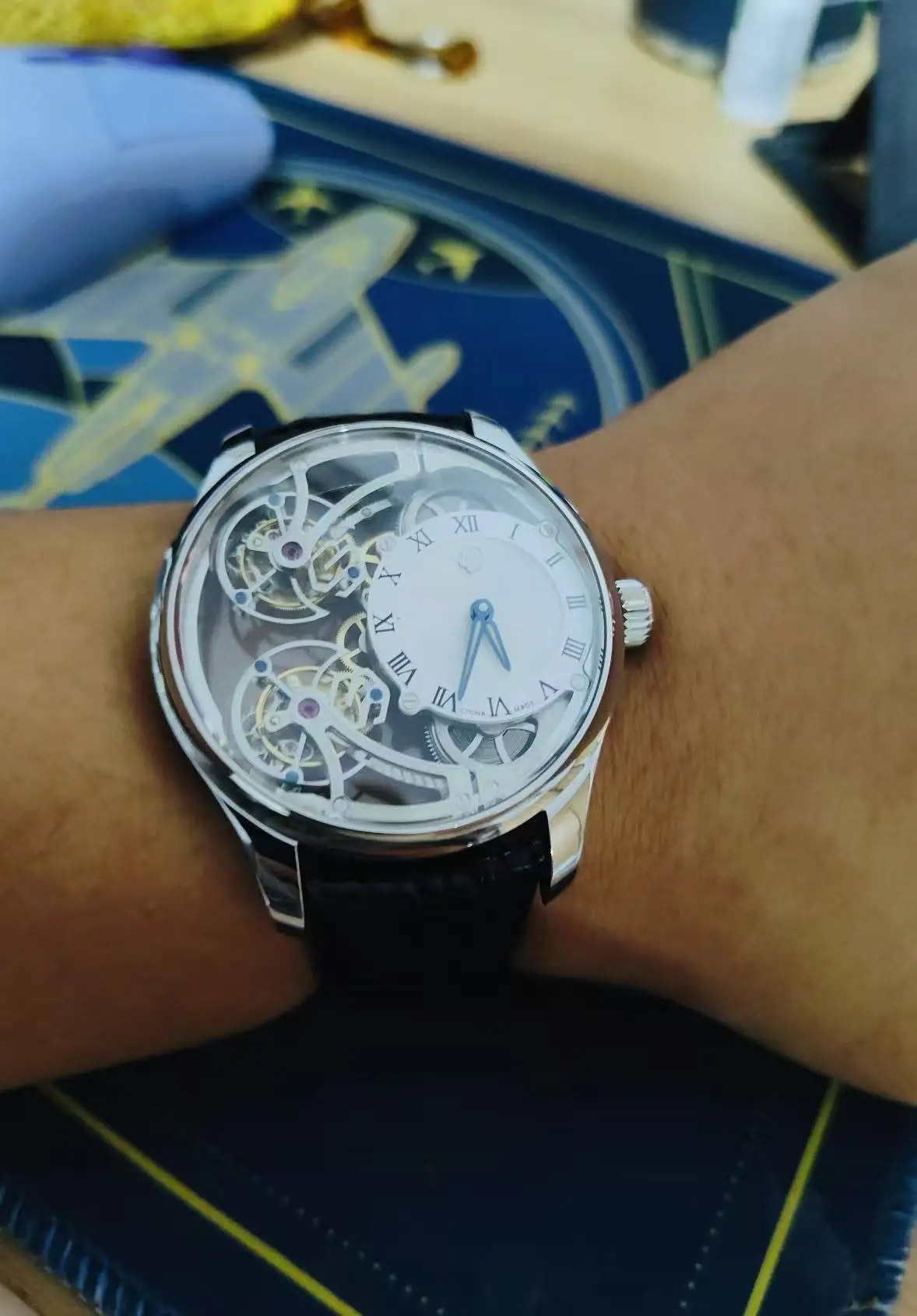 Fashionable men's watch front and back dual tourbillon flight suspension watch men's night light mechanical