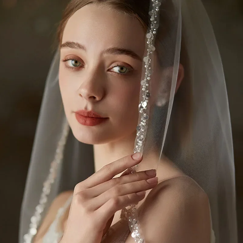 Velo de novia de boda de una capa de tul con lentejuelas y borde de cuentas, velo de tocado blanco hecho a mano para novias con peine de aleación, 2024