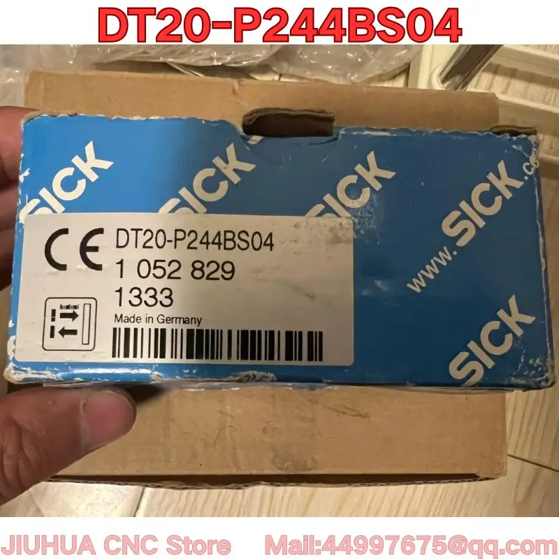 

New DT20-P244BS04 displacement measurement sensor