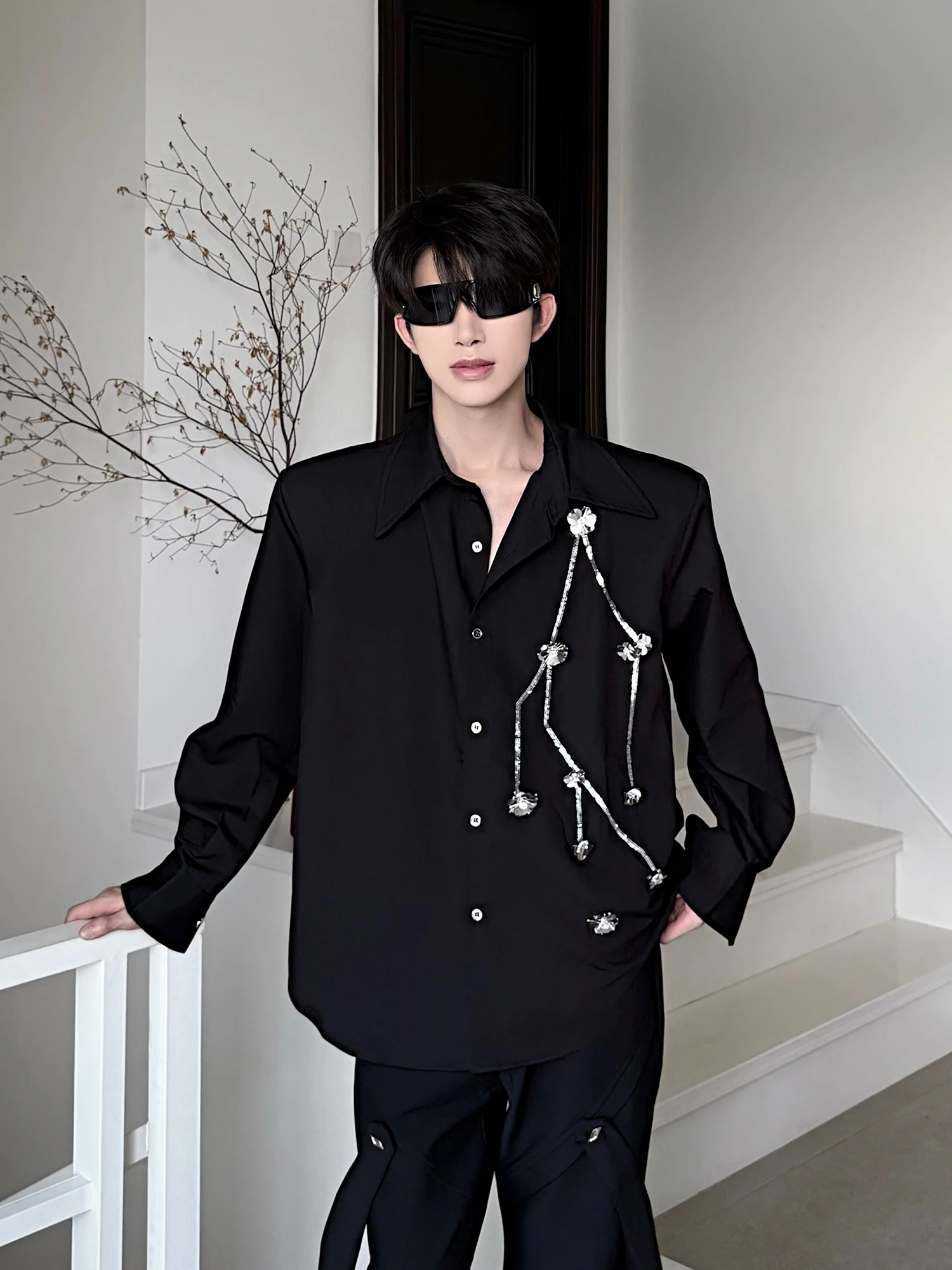 2025 جديد الصناعة الثقيلة مطرزة ثلاثي الأبعاد زهرة سوداء قميص طويل الأكمام المألوف العصرية الرجال العصرية قميص فضفاض #2