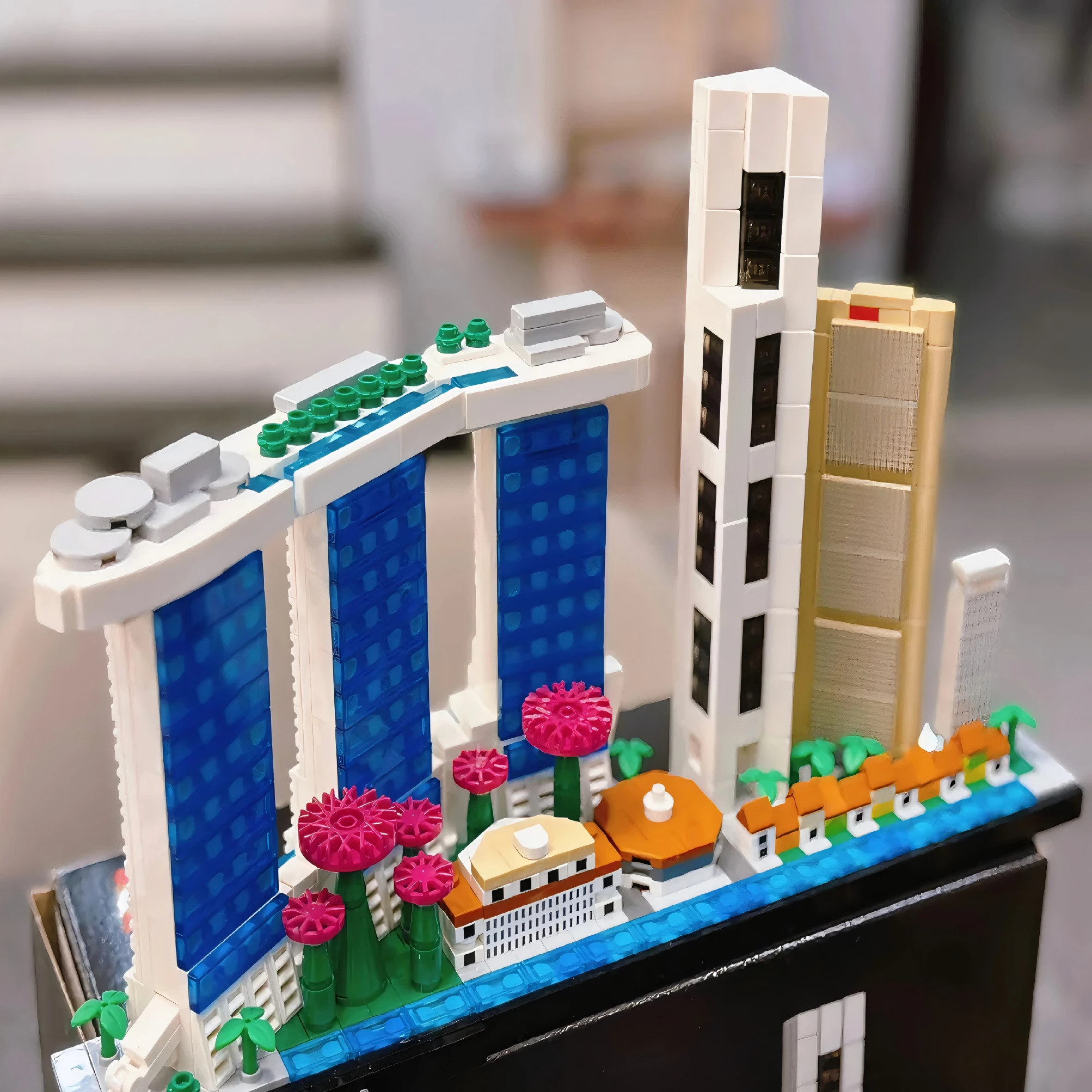Historische Gebäude in Singapur 21057 Bausteine-Sets, geeignet für Weihnachtsgeschenke, kompatibel mit Legoed Particles, 827 Stück.