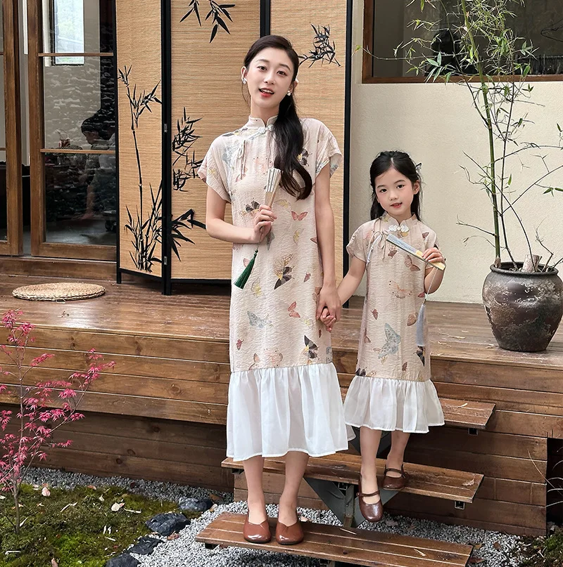 

Mother and Daughter Chinese Dress 2024 Summer Baby Girl and Mom Matching Short Sleeve Dresses Ruffle Lace Parent-child Clothes