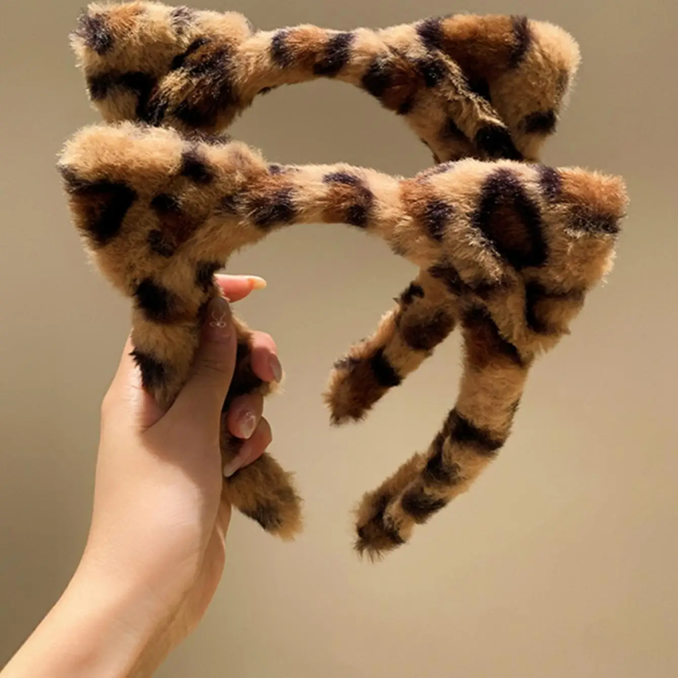 Cute leopard-print cat ear plush headband for women\'s face  in winter special facial mask hair pressing hair hair accessories