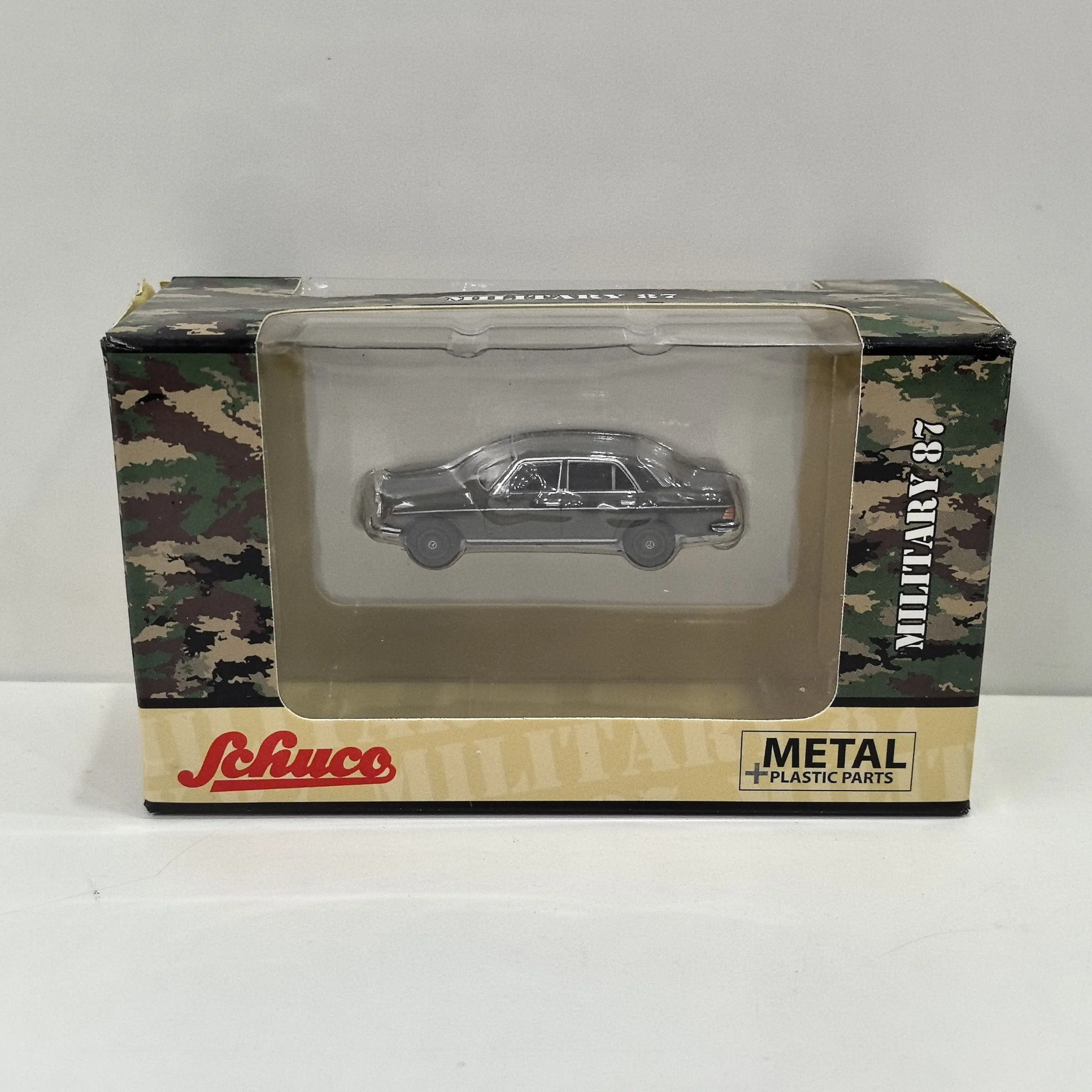 

Масштабная модель автомобиля SCHUCO HO 1/87 BENZ 230E 34 из литого металла