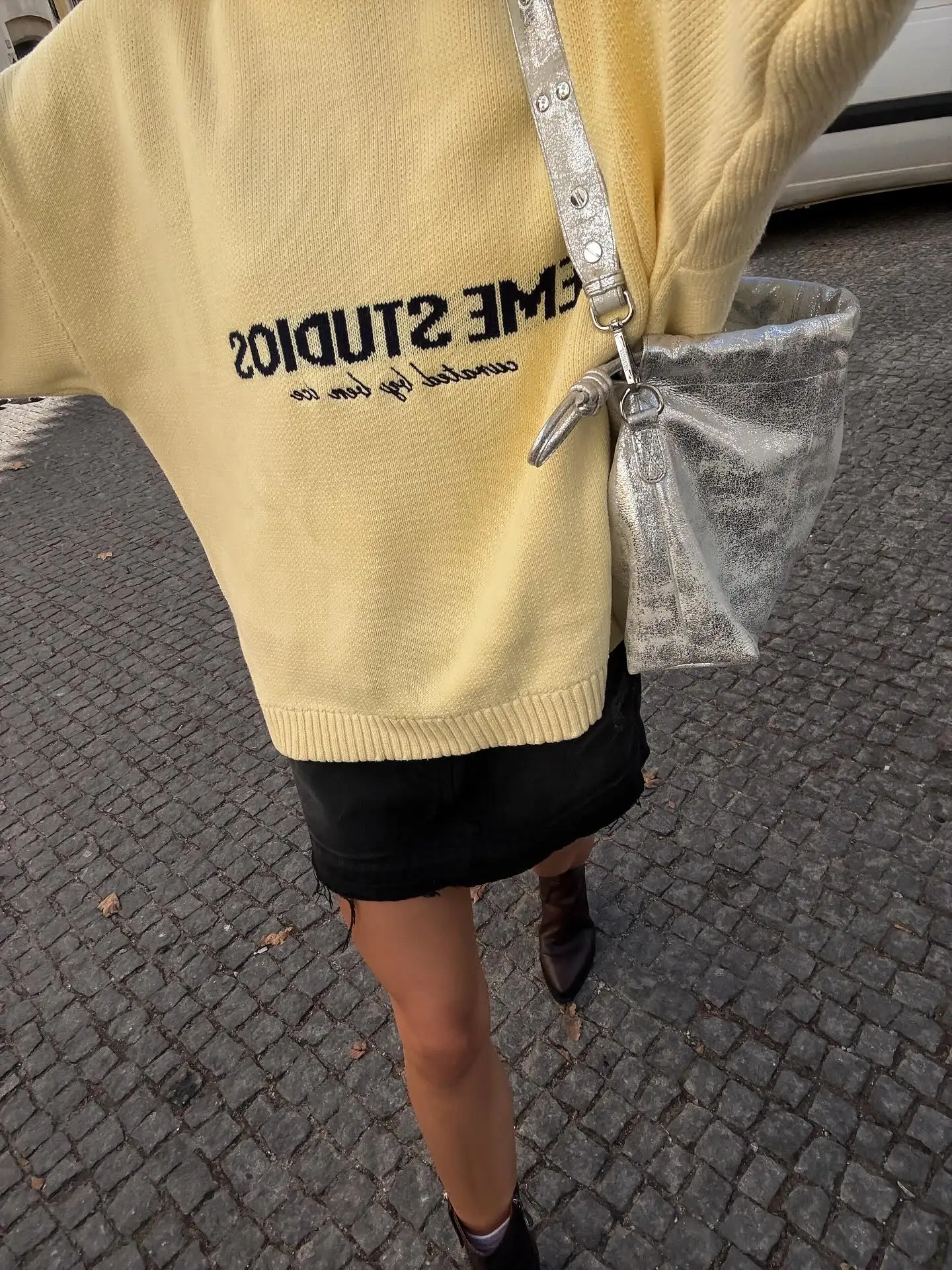 

2025 женские повседневные вязаные свитера оверсайз с длинными рукавами и круглым вырезом, плиссированный свободный пуловер, топ, осенний повседневный уличный наряд для поездок на работу