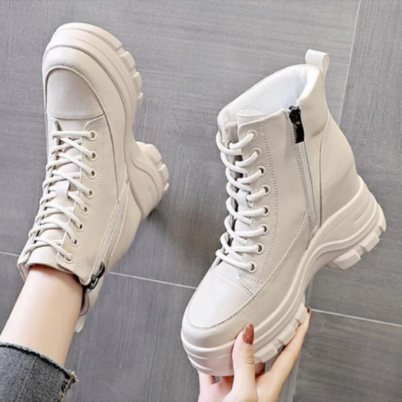 

2026 Черные туфли на танкетке из коровьей кожи 9 см, туфли-лодочки, женские ботильоны на шнуровке, весенние массивные кроссовки до середины икры, зимние плюшевые туфли