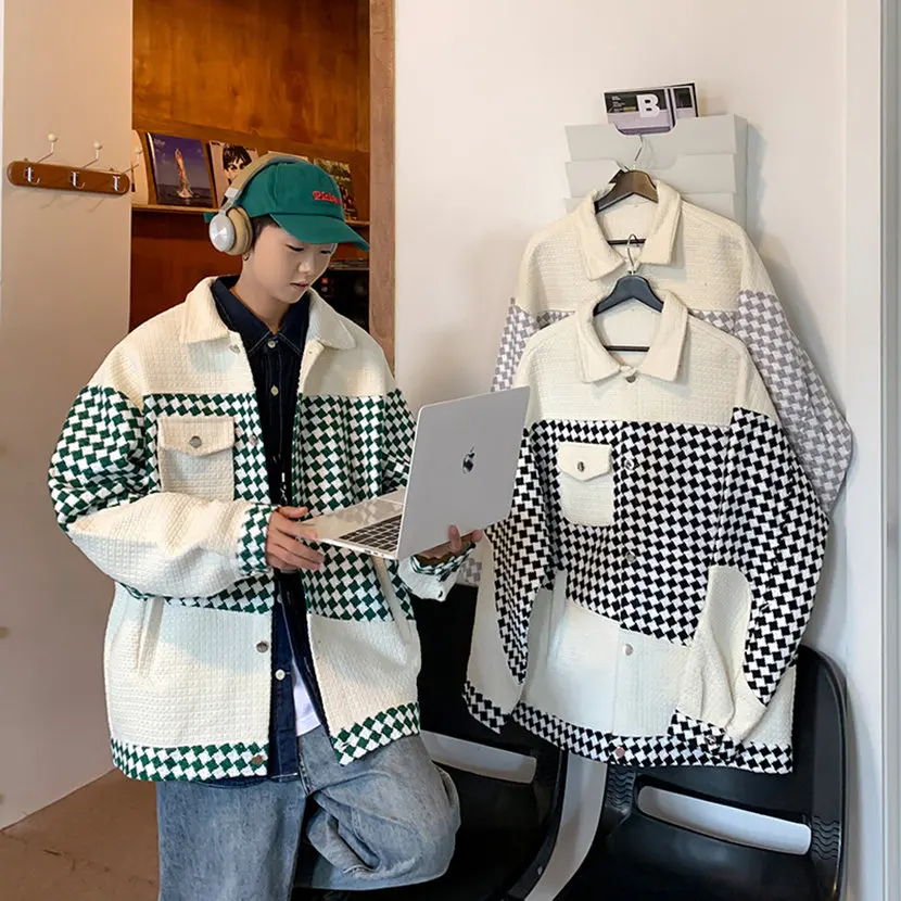 

Мужская свободная куртка в клетку, молодежная, модная, с комбинированными вставками, ветрозащитная, с длинными рукавами, отложным воротником и боковыми карманами