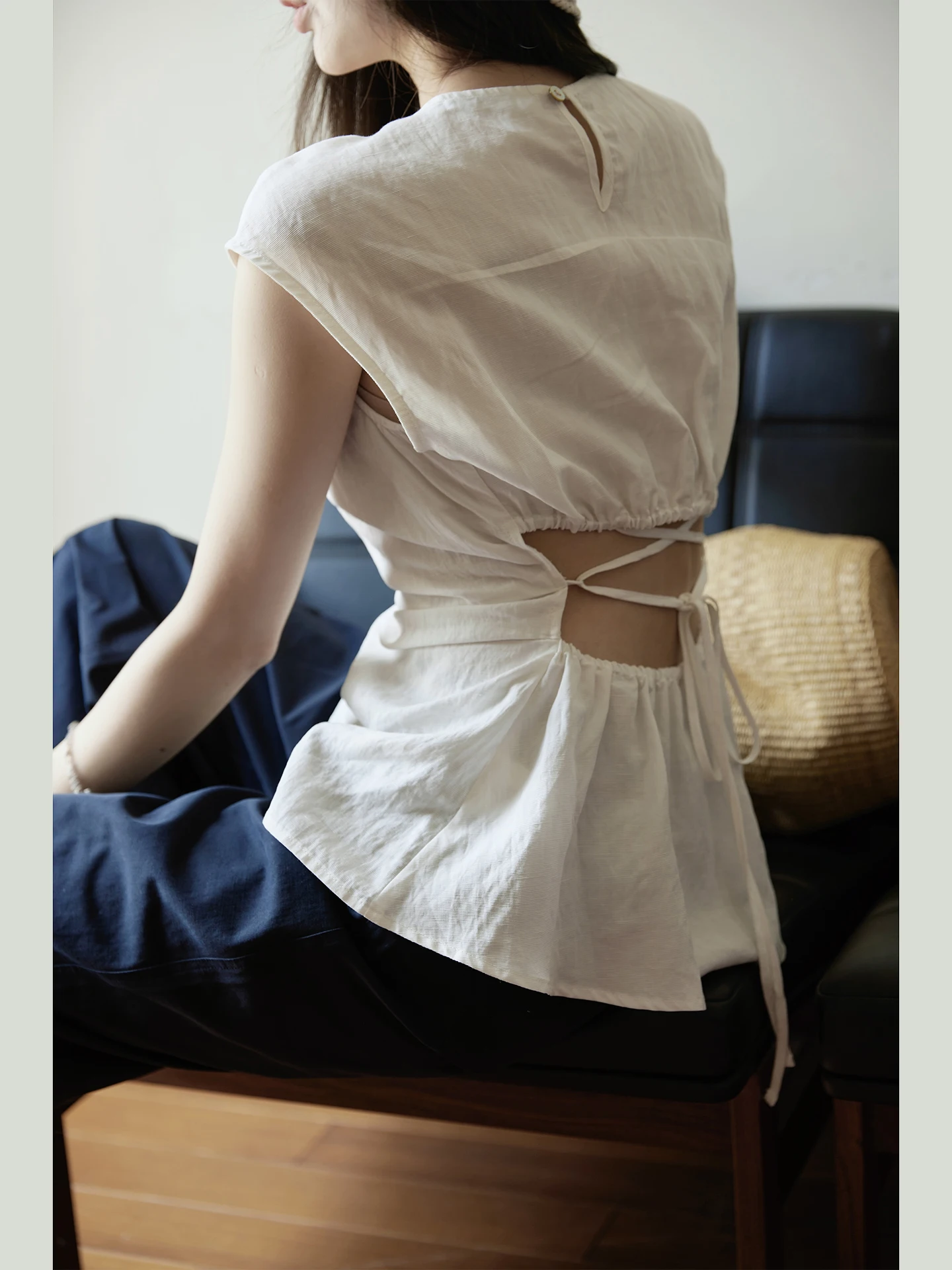 

Женский повседневный топ Yum Star Cru Waistcooling из бамбукового льна и лиоцелла с перфорацией и завязками на талии