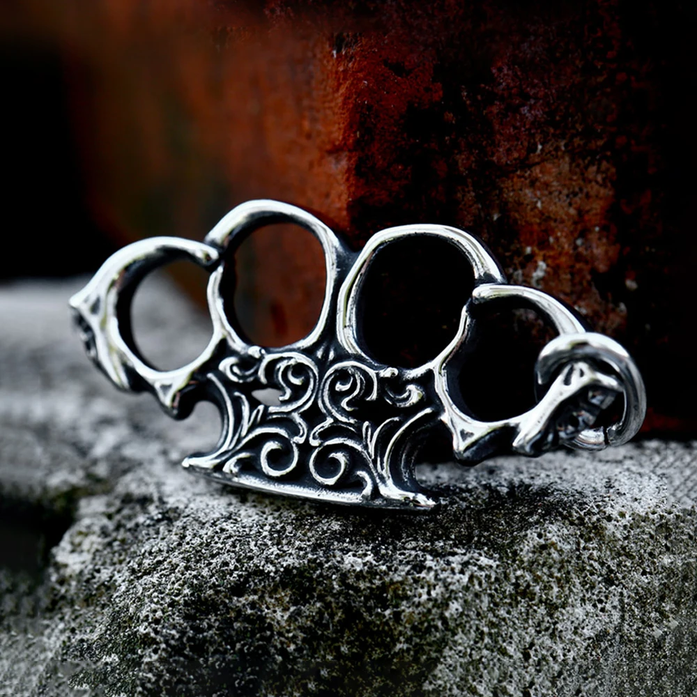 Fashion Retro Creativity Brass Knuckles Shape Pendant Punk Cool Stainless Steel Men Necklace Locomotive Unique Jewelry Wholesale