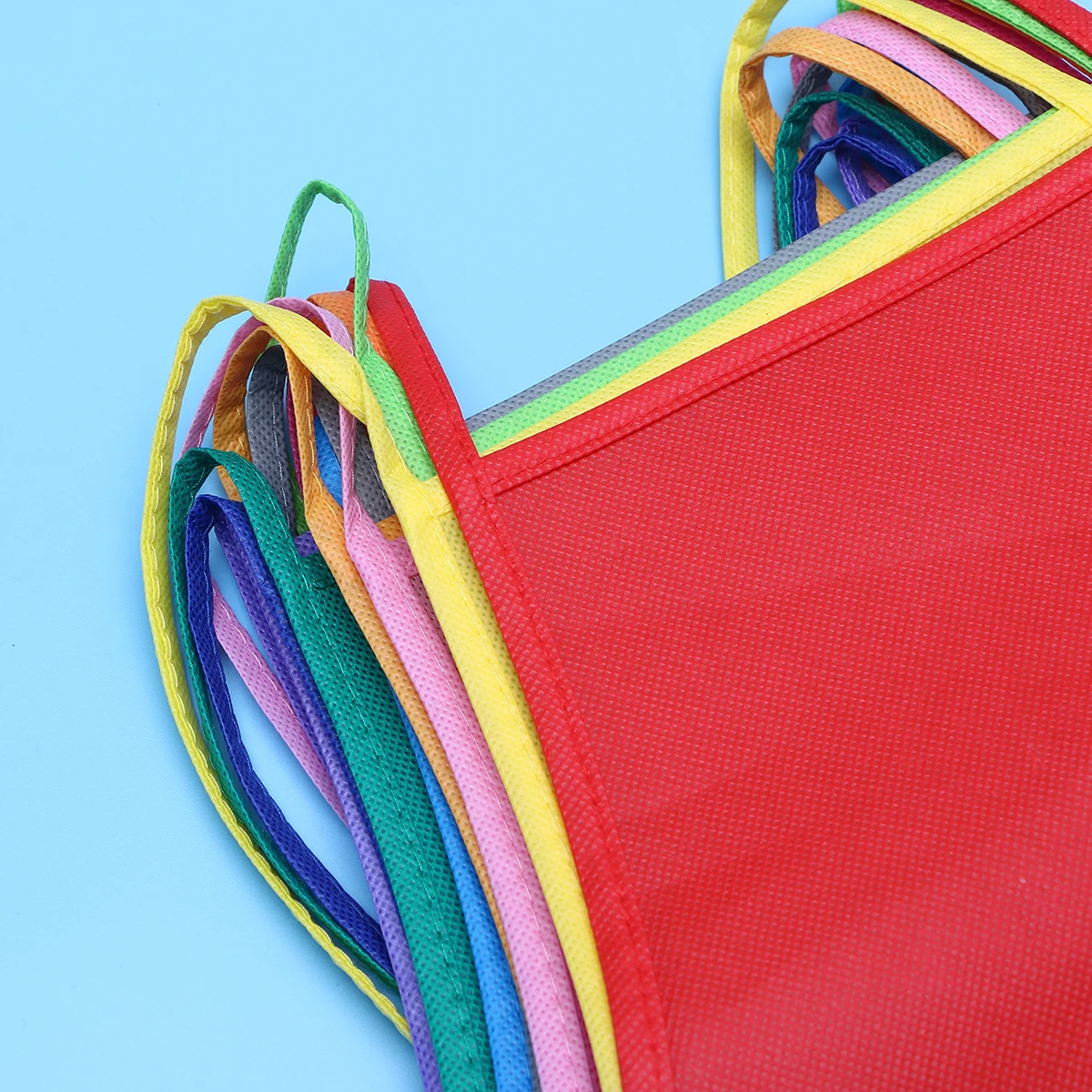 

12pcs Children's Artists Aprons Non-woven Fabric Disposable Painting Aprons for Class Crafts Art Painting Activities (Red + Gree
