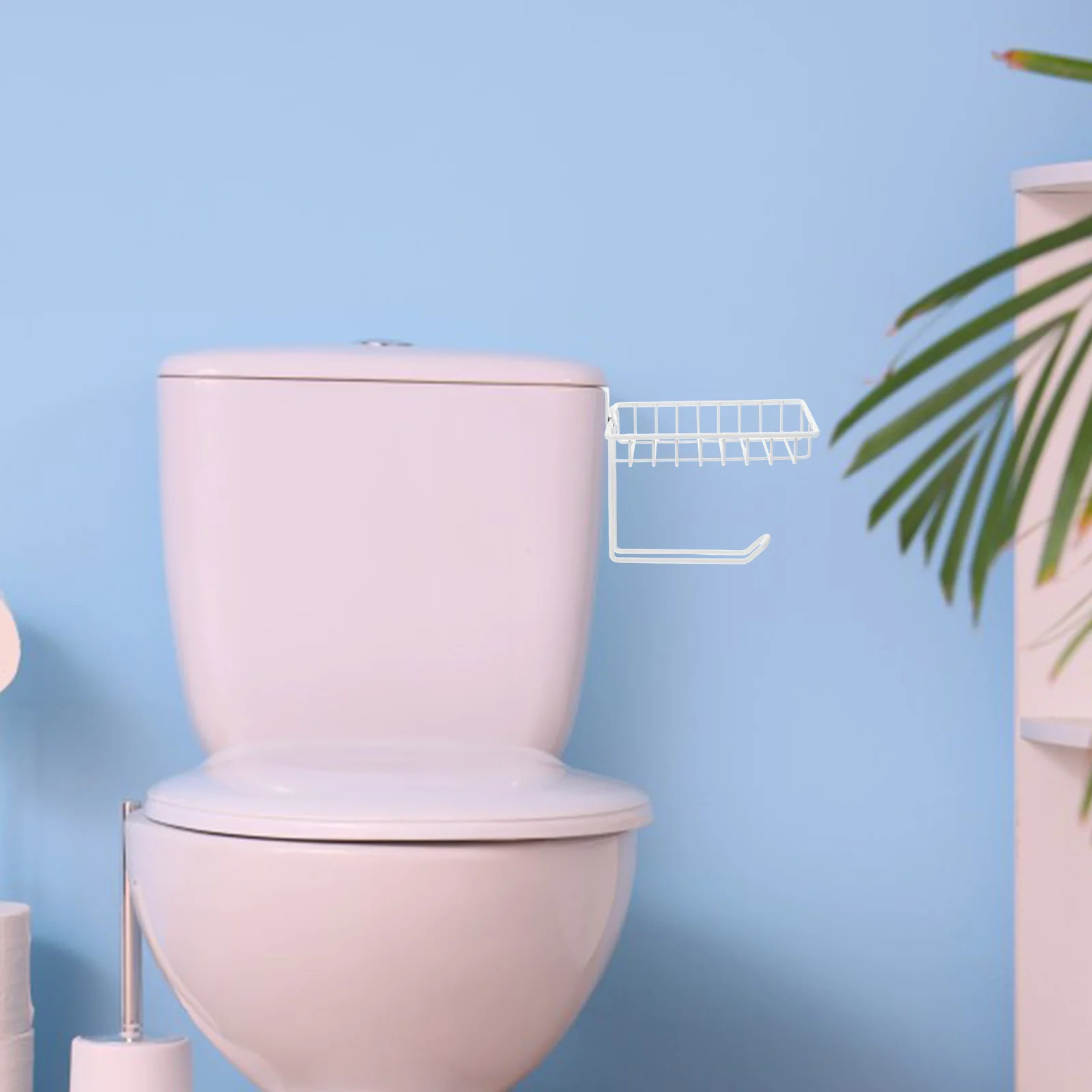 حامل ورق المرحاض المعدني الأسود فوق رف المرحاض المثبت على الحائط مع خطافات منظم تخزين الحمام ومنشفة ورقية للمطبخ