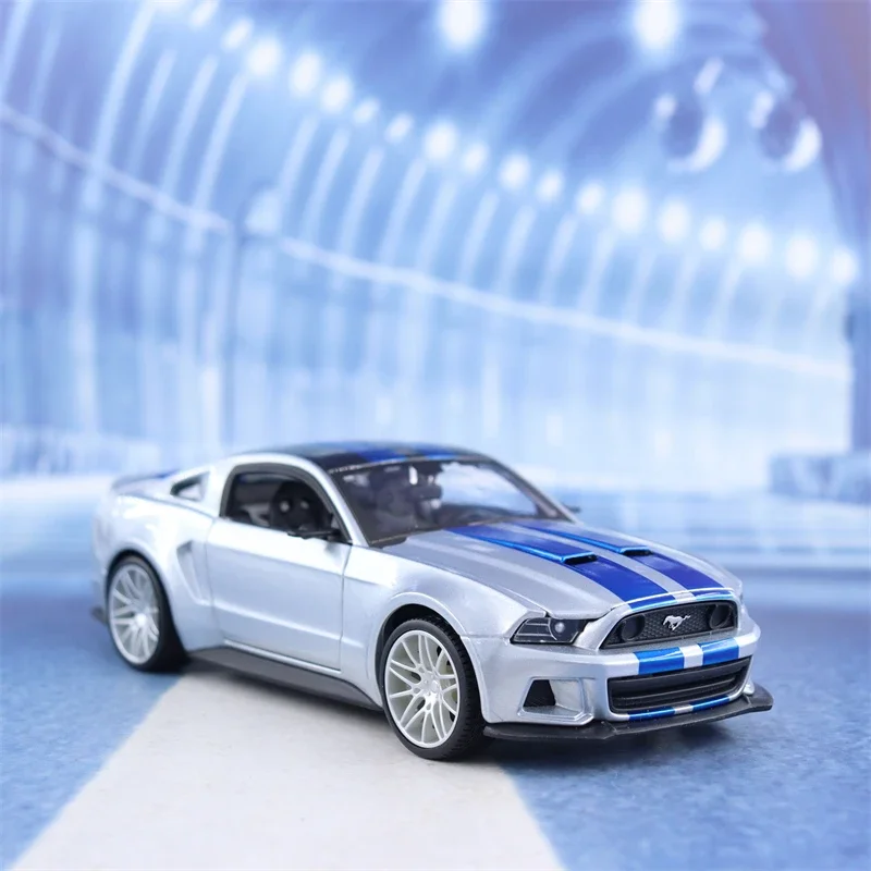 Maisto 1:24 2014 Ford Mustang Street Racer Muscle Car Alloy Car Model Diecasts & Collection Car Toy Boy Birthday gifts B42