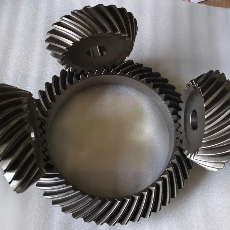 Spiral bevel gear combination, machining precision transmission bevel gear