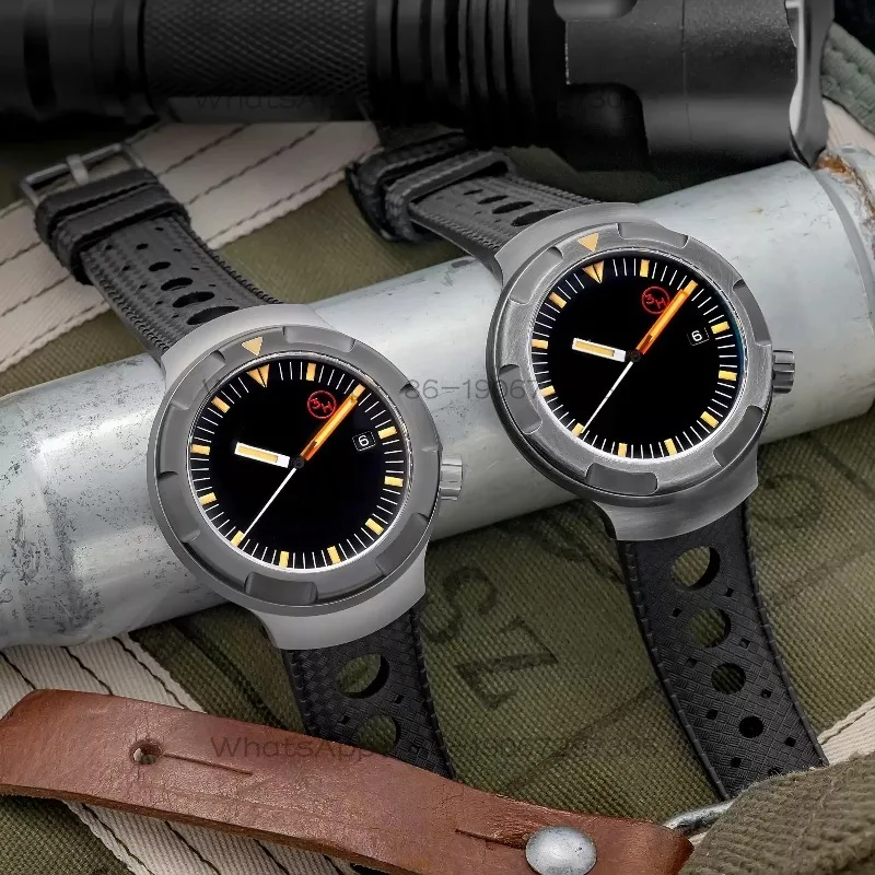 T018 titanium retro trend watch fluororubber strap waterproof luminous men's watch pays tribute to the classic