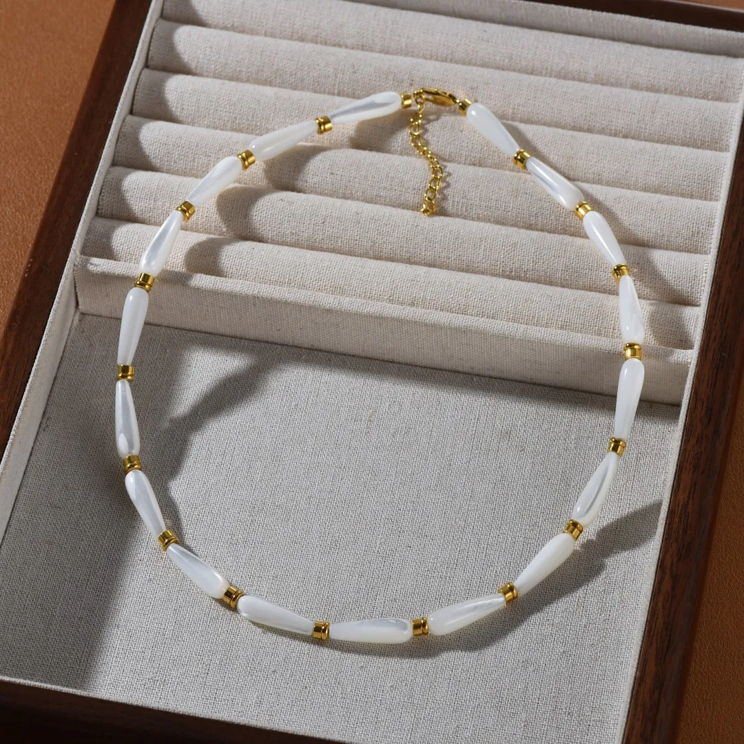 

Europe Fashion White Stone Bead Brass Plating 18K Gold Pendant Luxury Necklace Woman Girl Gift Jewelry Trend