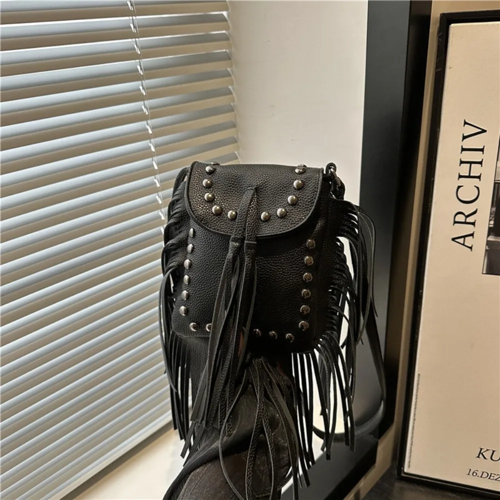 

Casual Riveted Tassel Shoulder Bag Korean Style PU Leather Handbag Ethnic Style Bohemian Style Crossbody Bag Office Worker