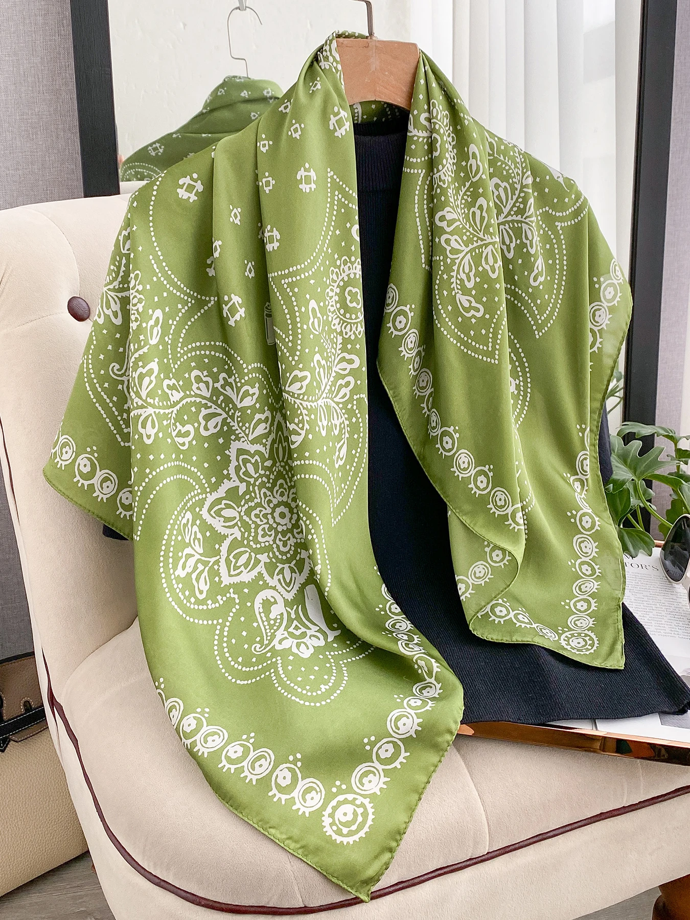Neuer Paisley-Druck Seidenschal für Damen Quadratischer Hijab Weicher Halstuch Modische Dekoration Seidenkopftuch 90*90cm Kopftuch