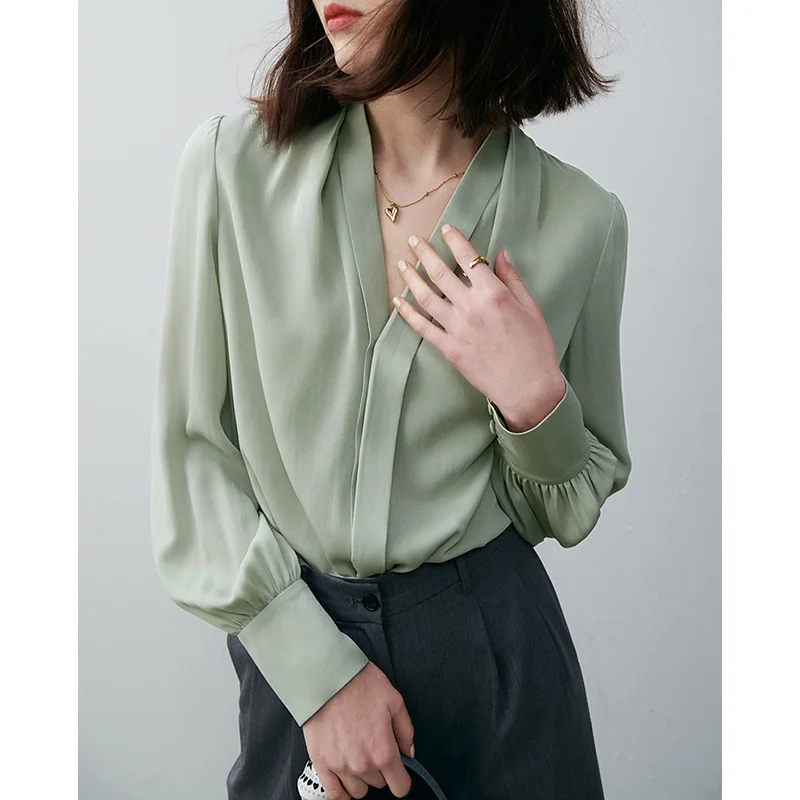 

New Solid Color V-neck Shirt Heavy Joe Silk Shirt Lantern Sleeve V-neck Shirt Female Design Sense Female Mulberry Silk Blouse