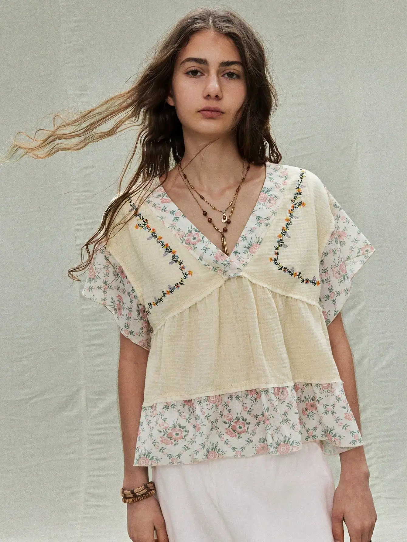 

Boho Floral Print V Neck Batwing Sleeve Blouse Women Loose Ruffle Hem Woven Top