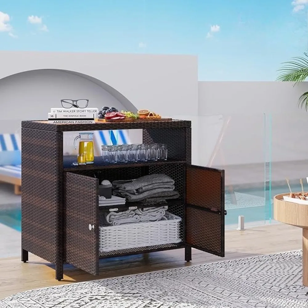 라탄 야외 바 테이블 (아카시아 나무 상판, 양문형 도어 및 선반 포함), 테라스 및 뒤뜰에 적합