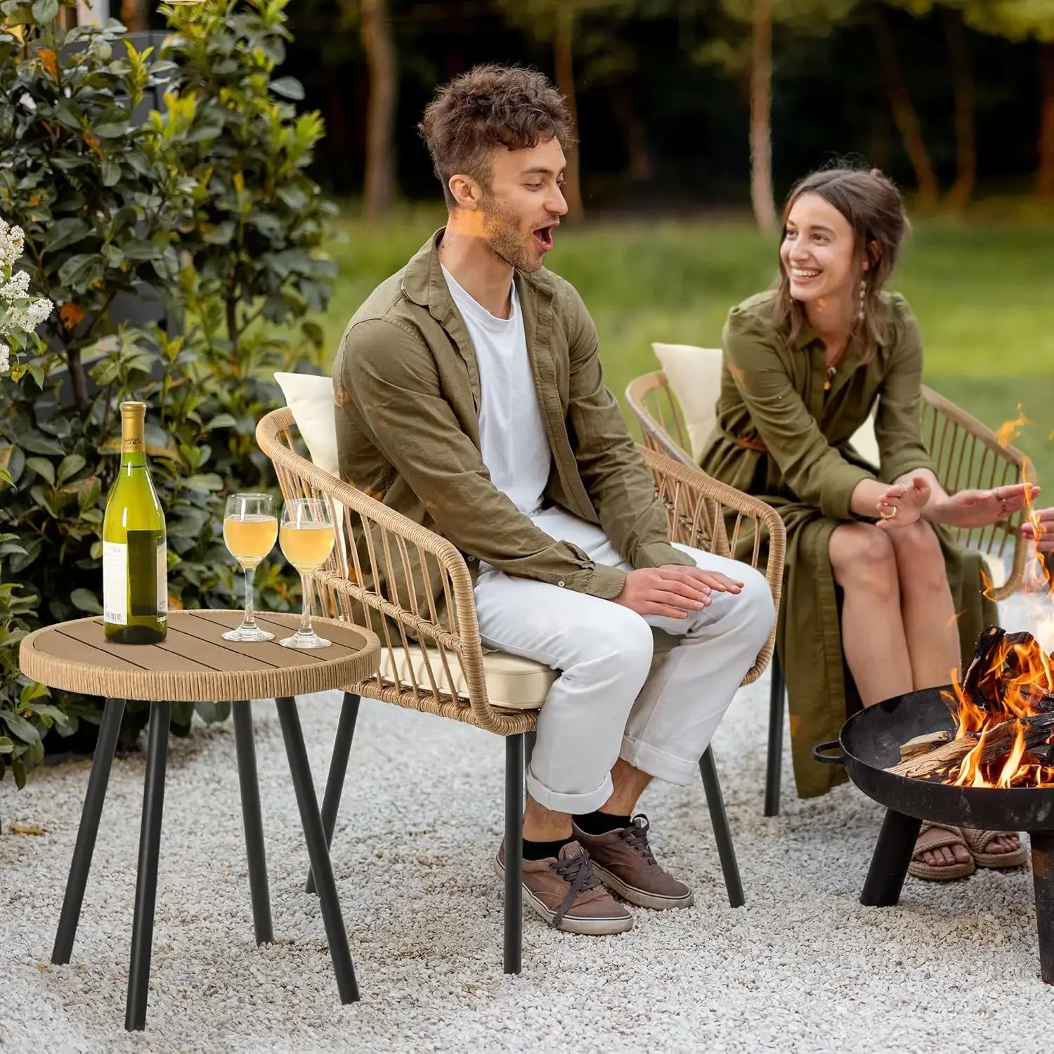 Set da bistrot per conversazione da patio in vimini da 3 pezzi, set di mobili da giardino in rattan per tutte le stagioni con tavolo e cuscini