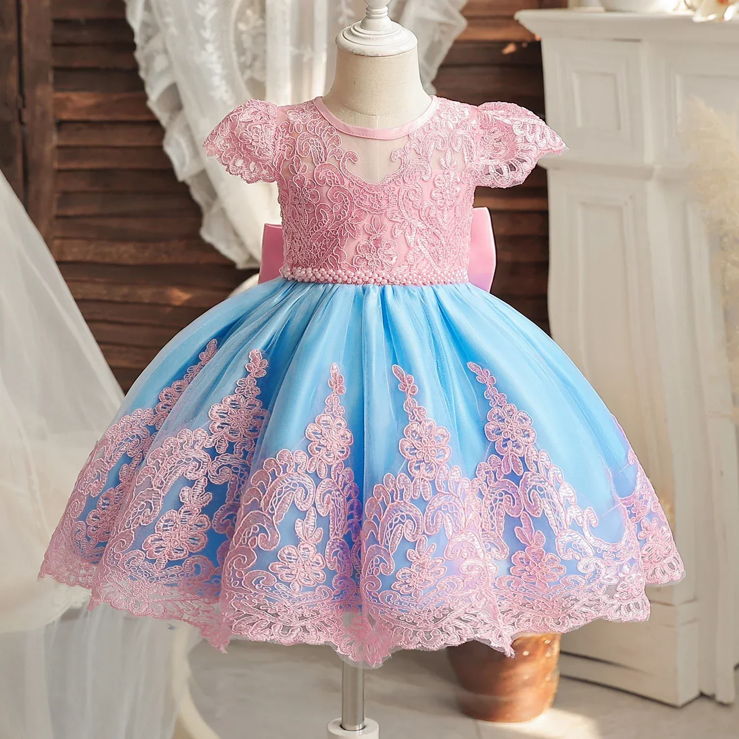 Elegant Girls Princess Dress for Kids Vintage Embroidery Backless Children Festival Party Luxury Gown Lace Baby Baptism Vestidos