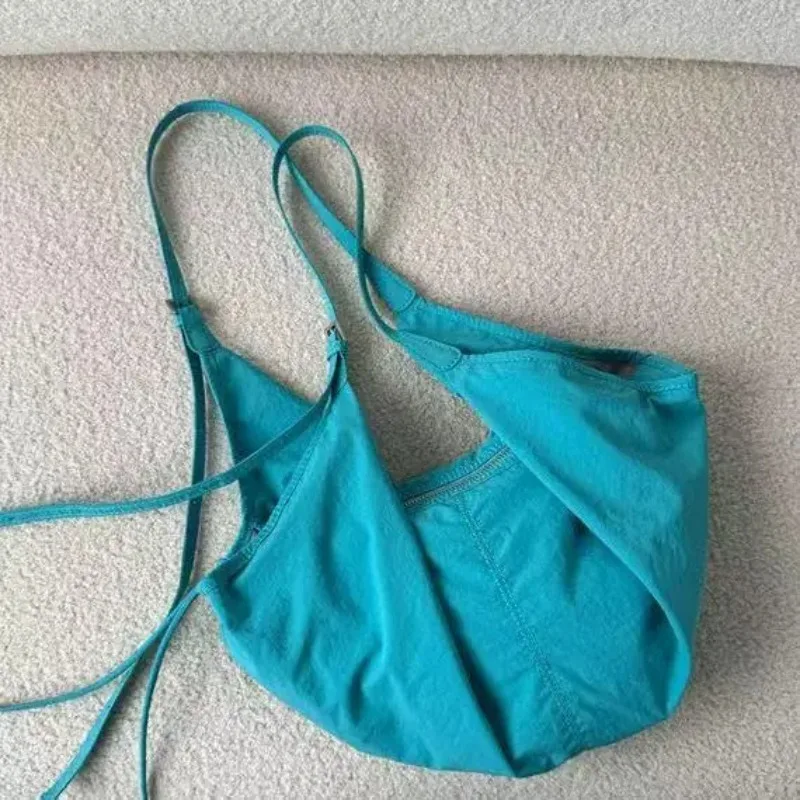 Lake blue messenger bag, light and relaxed in summer, large-capacity casual shoulder bag.