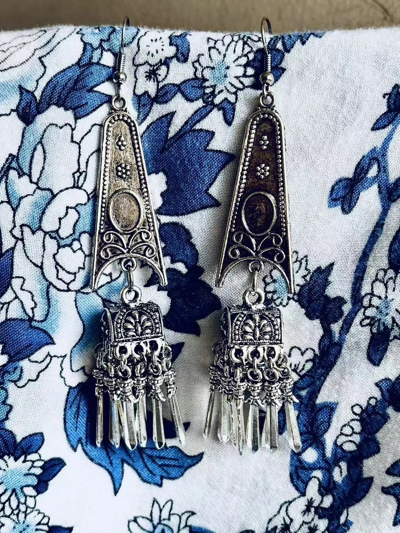 

Craft Your Own Tassel Earrings: Guizhou Miao Silver Jewelry Tribe DIY Experience