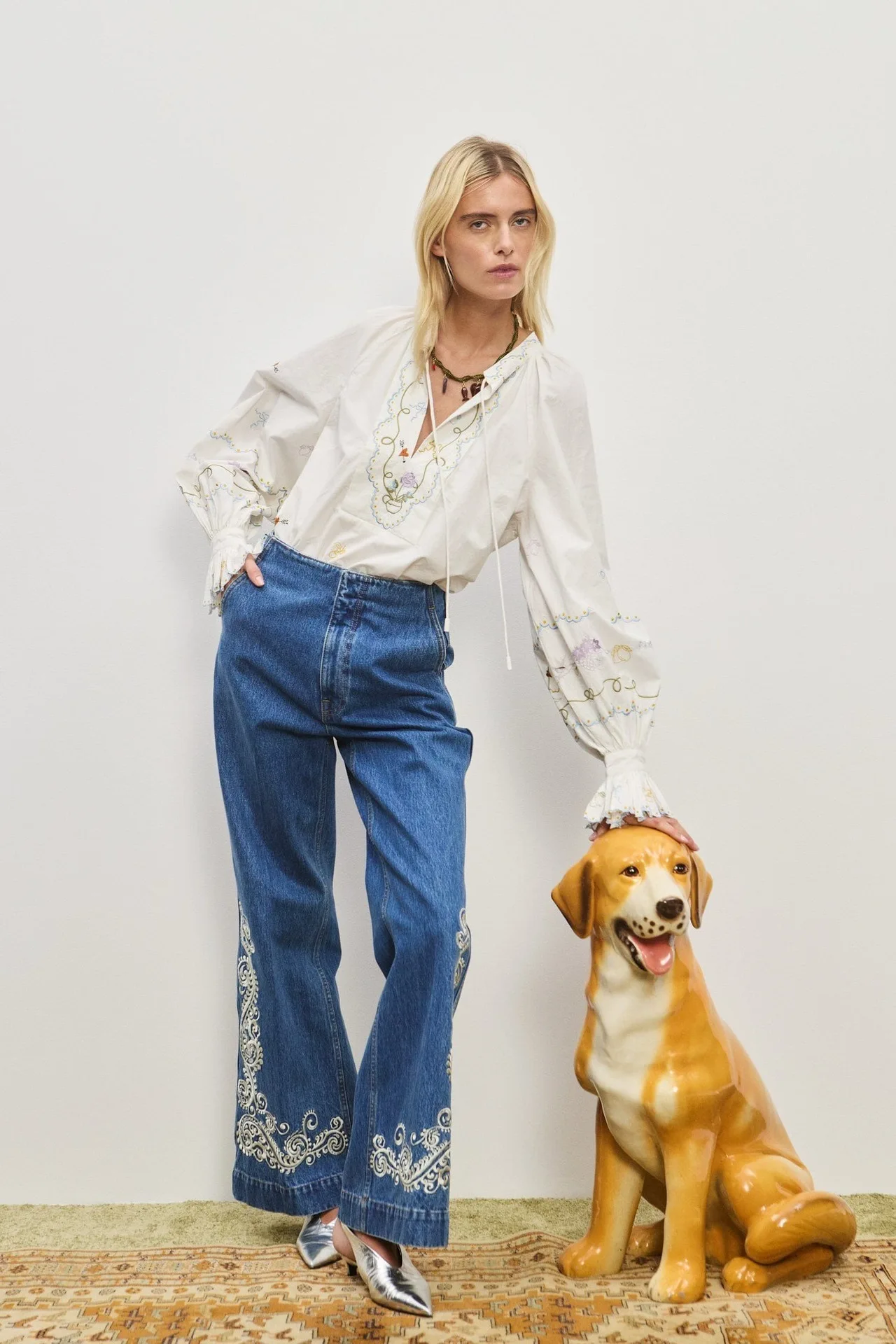 

Длинный свек из органического хлопка с вышитым воротником с рюшами, повседневный универсальный женский топ свободного покроя, дышащий, удобный для кожи...