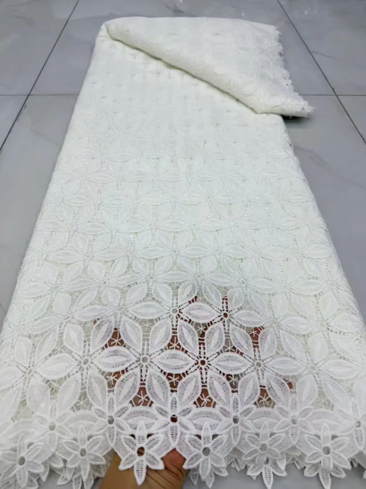 2026 Hochwertiger Afrikanischer Nigerianischer Stickerei-Tüll-Baumwoll-Spitzenstoff für Hochzeits- und Partykleider, Goldenes Kleid, Damast-Pailletten, 5 Yard DP0536