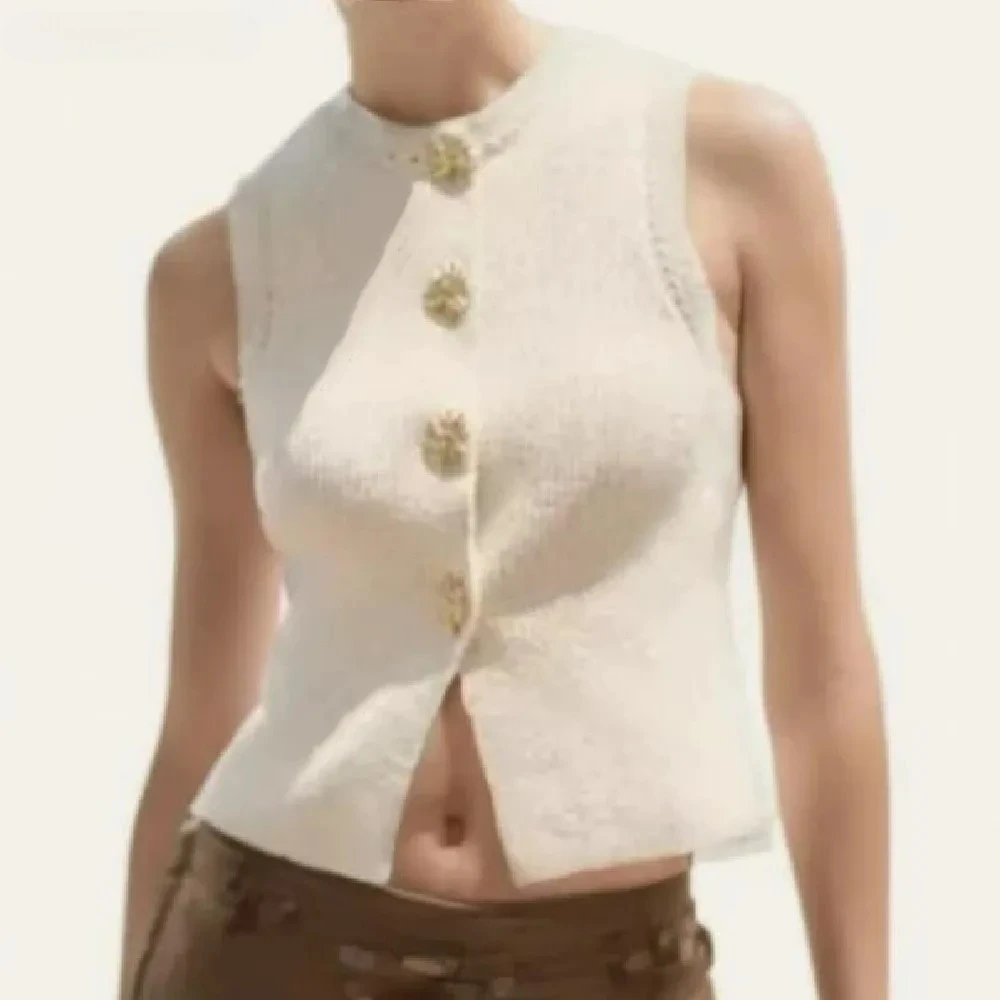 

2025 CHIC Beige Crew Neck Knitting Sleeveless Cardigan Women Single -Breasted Gold Buttons Knitwear Vest Sweater Waistcoat Black