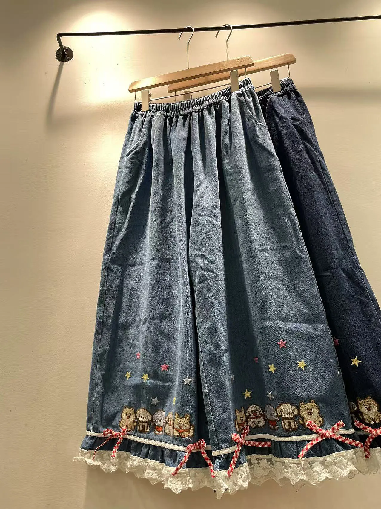 

Свободные женские повседневные брюки с высокой талией, широкие джинсы с мультяшной вышивкой, удобные повседневные брюки с эластичным поясом и мультяшным принтом