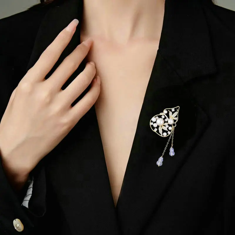Spilla cheongsam elegante e raffinata da donna, perle d'acqua dolce e spilla con zucca fortunata