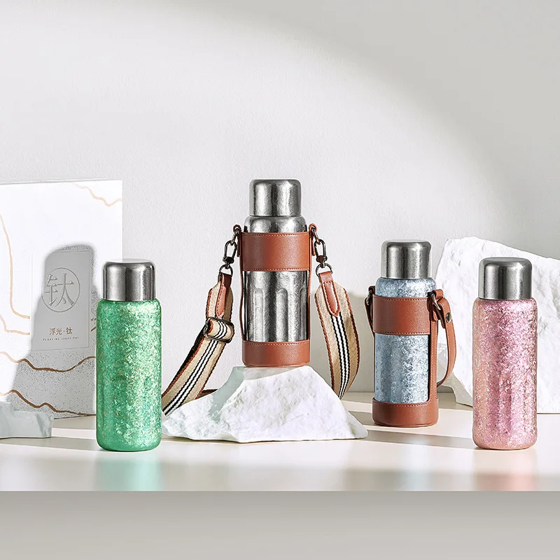 

Термос из чистого титана с крышкой с дисплеем температуры, двухслойный, антибактериальный, деловая бутылка для воды 520 мл