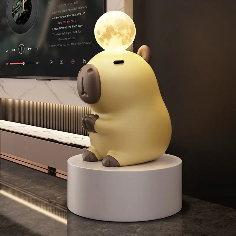 Floor-to-ceiling ornament next to the TV cabinet in the living room