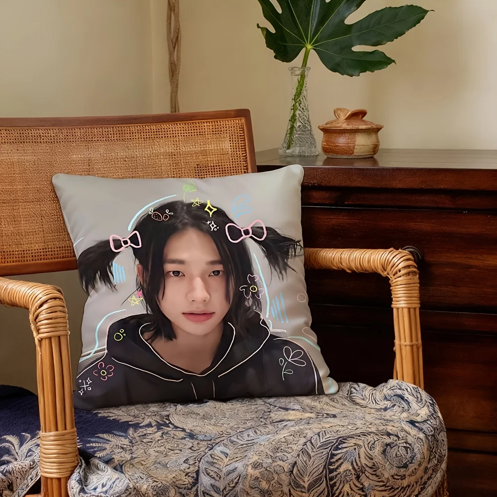 Hyunjin Fashion Printed Square Pillowcase Soft Skin-Friendly Breathable For Sofa Room Home Decor