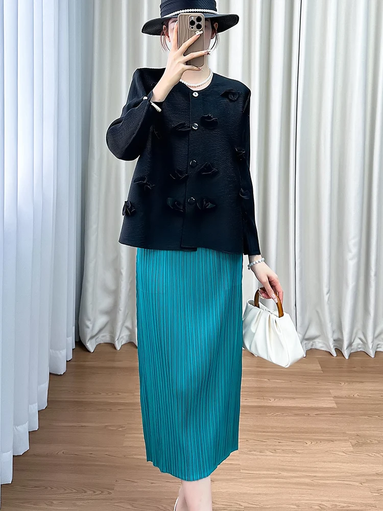 

Fairy Style Set Three-Button Flower Embellished Elastic Waist Skirt Long Sleeve round Neck Gown for Younger Looking
