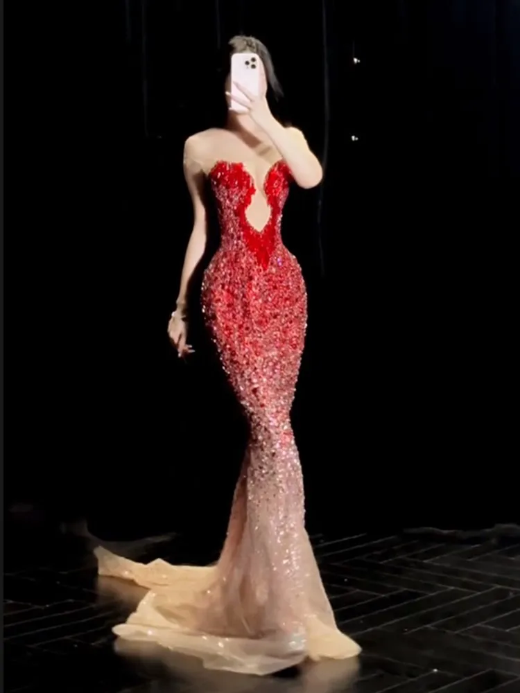 

Red light luxury banquet high-end glittering film toasting host heavy industry elegant dress