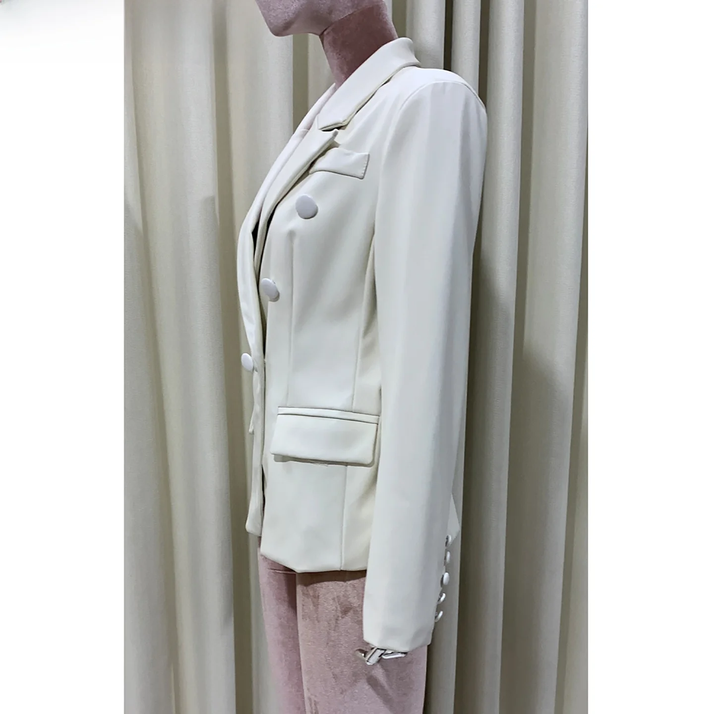 ネラッズーリ レディース スリムフィット PUレザージャケット ピンク ウエストシェイプ ソフトプロテインレザーコート プロ仕様 肩丈