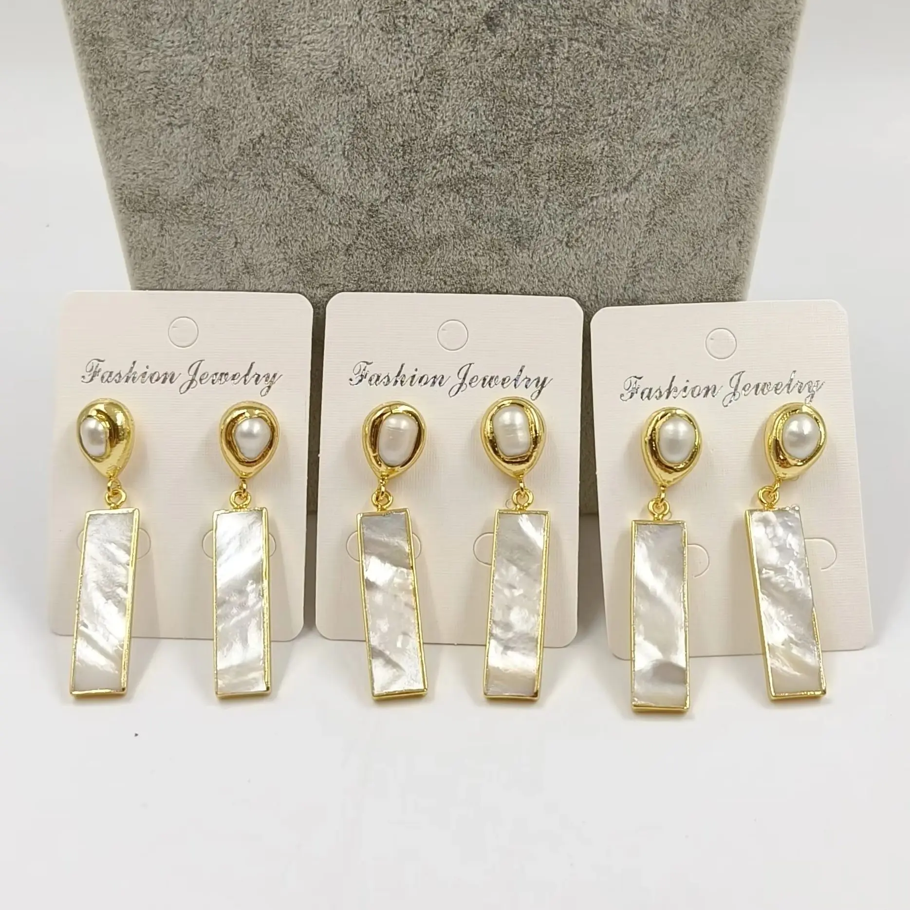 WT-E421 Elegant Snow-white Shell Women Earrings Shell Rectangular Bar Drop Earring With White Crystal Nail Earrings Jewelry
