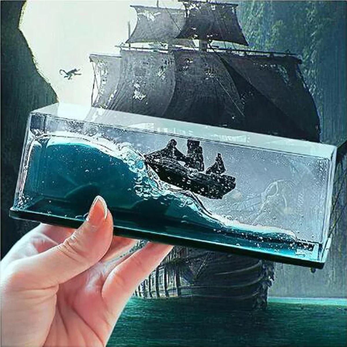 Creative Pirate ship Cruise Ship Fluid Drift Bottle Unsinkable Cruise Ship Toy Boat Cruise Model Living Room Decor Gifts