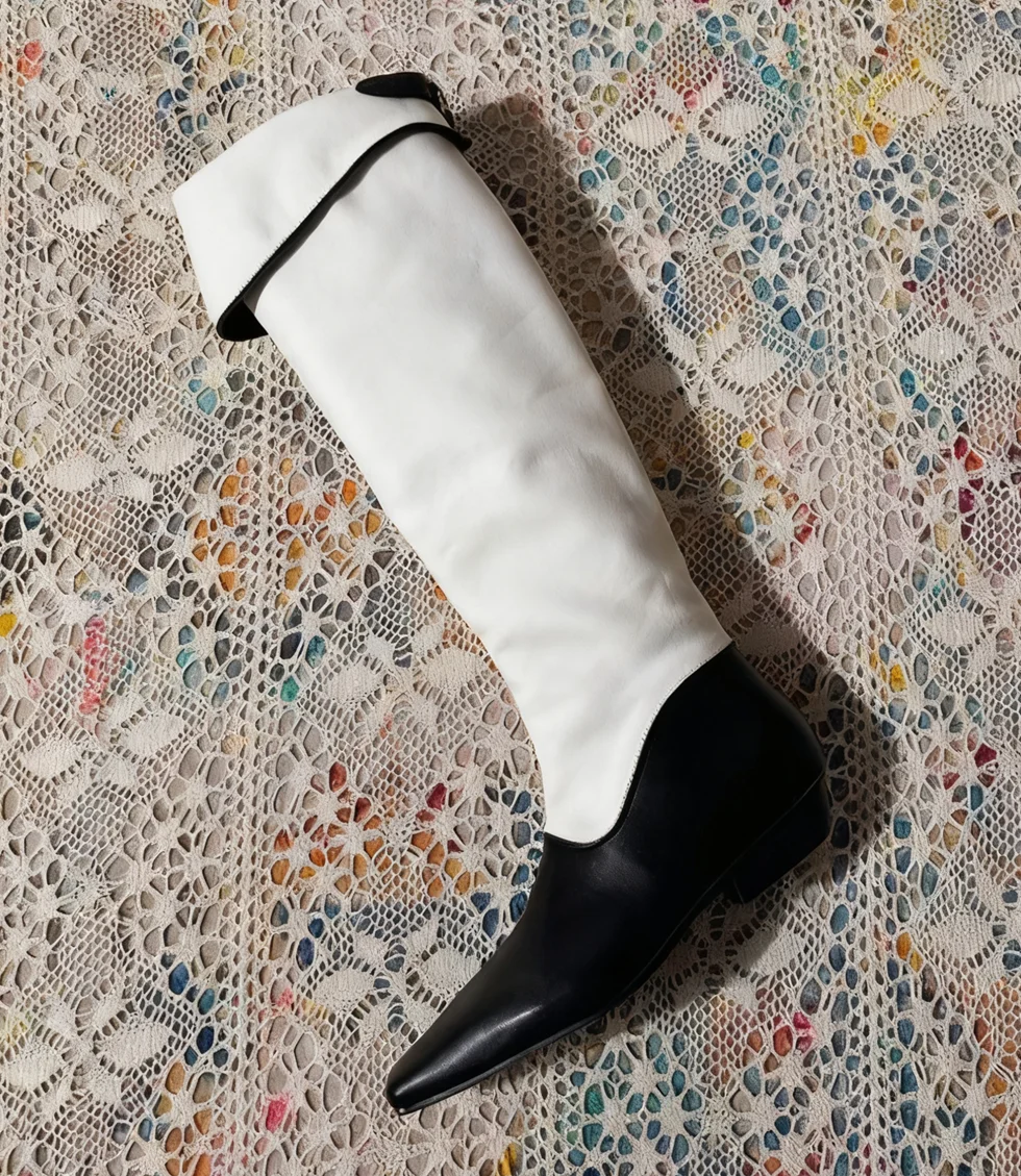 

Black-White Color Block Flat Boots Pointed Toe Folded Cuffs Black Trim Smooth Leather Knee-High Boots