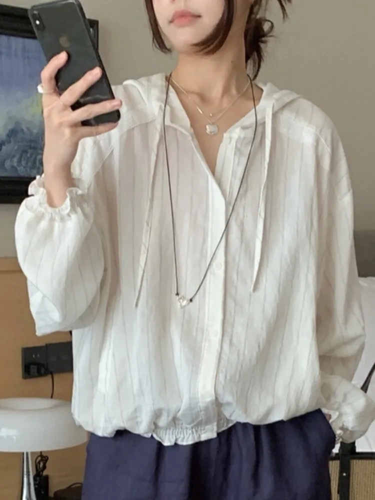 หมวกปีกกว้างลายทางสำหรับผู้หญิง ฤดูร้อน พร้อมเสื้อคลุมกันแดด สไตล์เรโทรอเนกประสงค์ วัสดุคุณภาพสูง ใส่สบายๆ