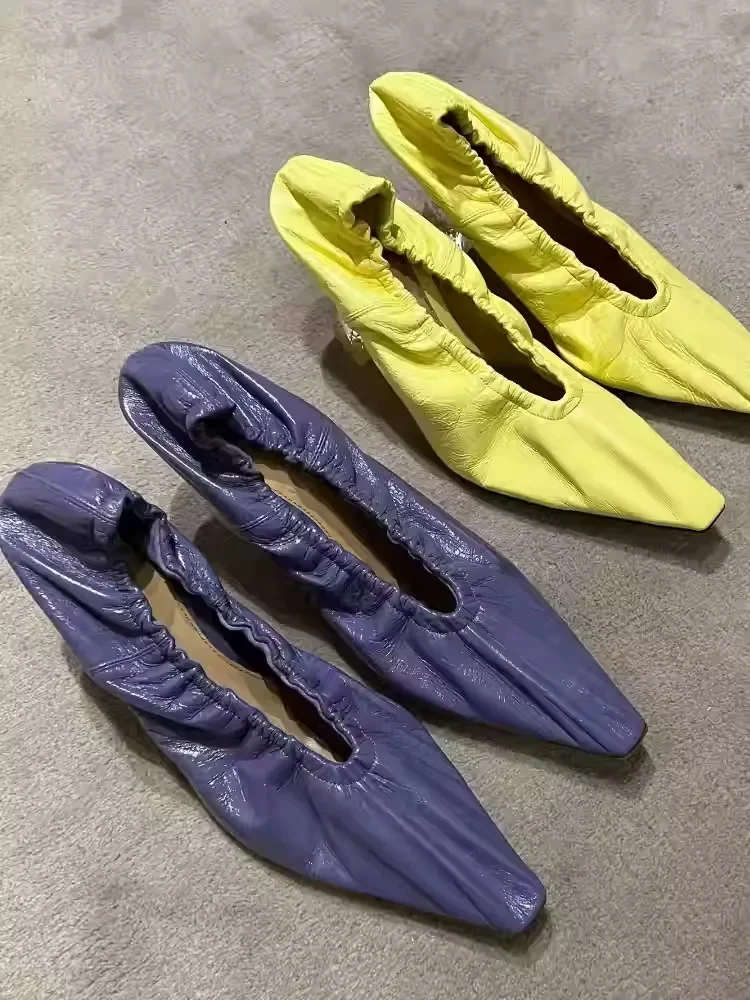 

Новые туфли-ведьма из мягкой кожи на толстом каблуке с маленьким квадратным носком и неглубоким носком, удобные туфли на высоком каблуке в стиле ретро с кристаллами