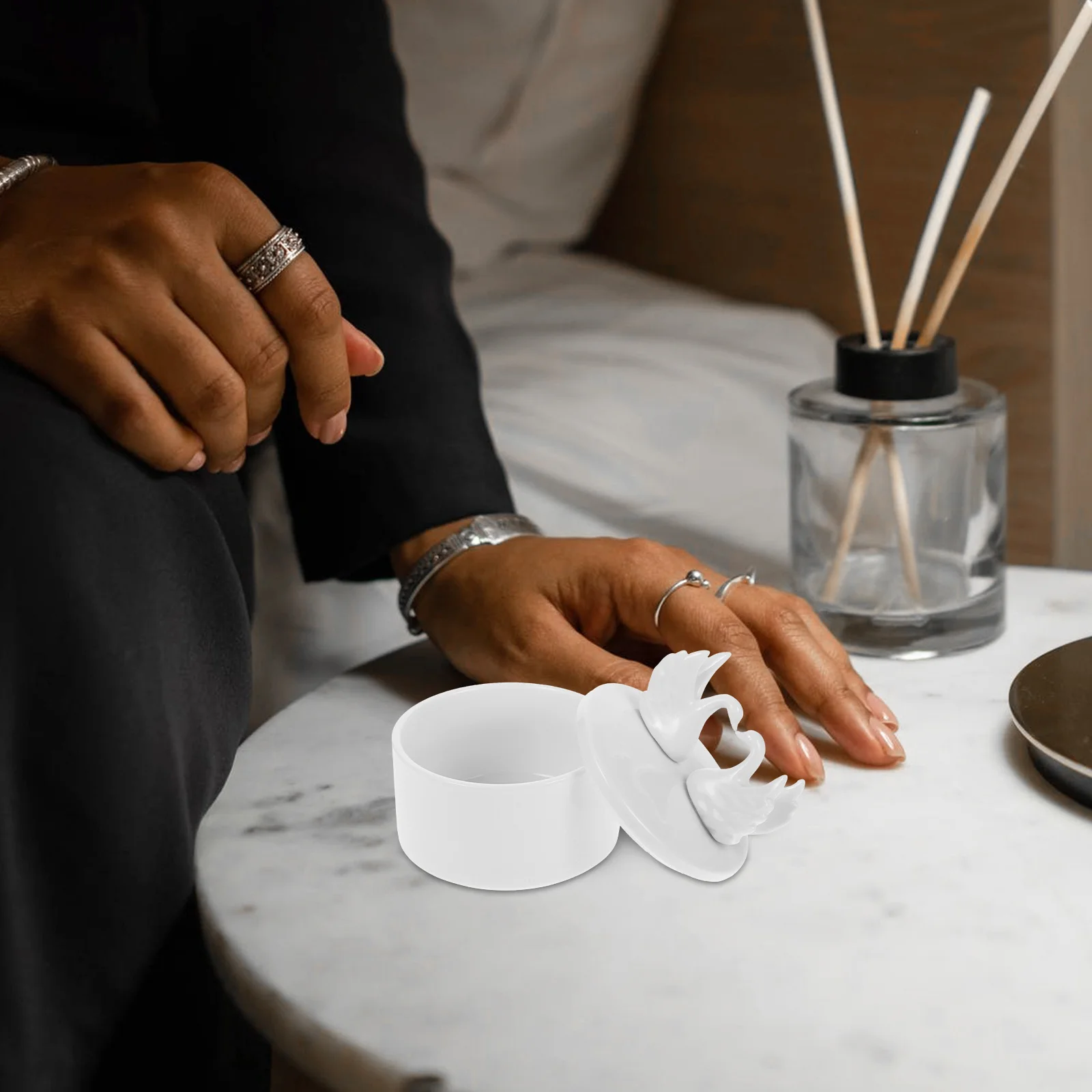 

Swan Jewelry Box Organizer Ceramic Desktop Storage Case Earrings Necklaces Rings Bracelets Tidy Decorative Accessories Holder