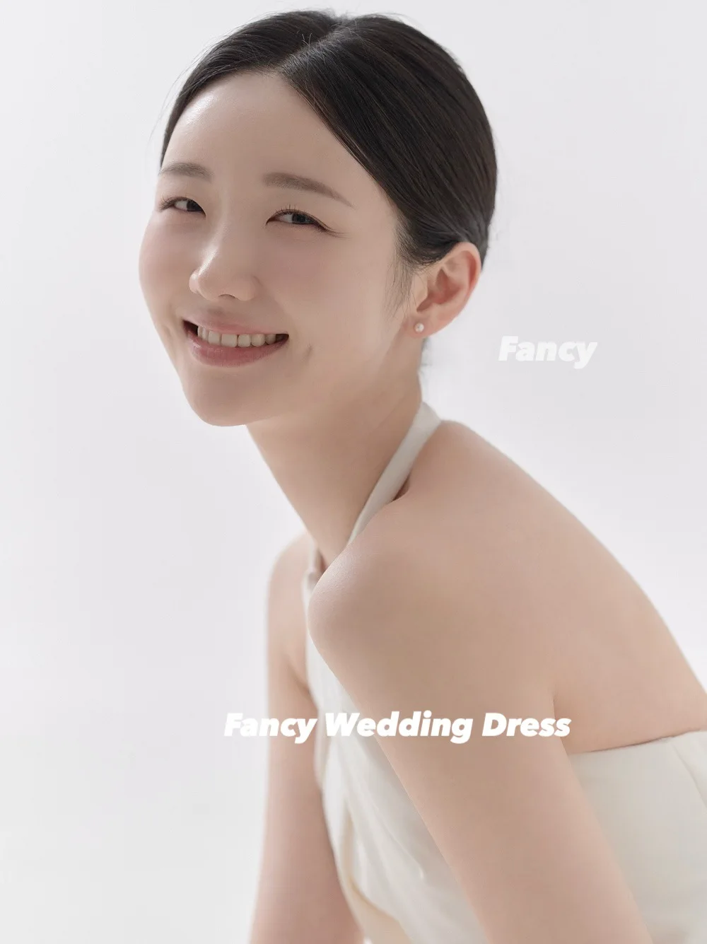 ชุดแต่งงานแบบเกาหลี ดีไซน์หรูหรา สายคล้องคอ ทรงเมอร์เมด ผ้าซาตินยืดหยุ่น ชุดราตรีหางยาว ถ่ายรูปได้  สามารถสั่งตัดได้