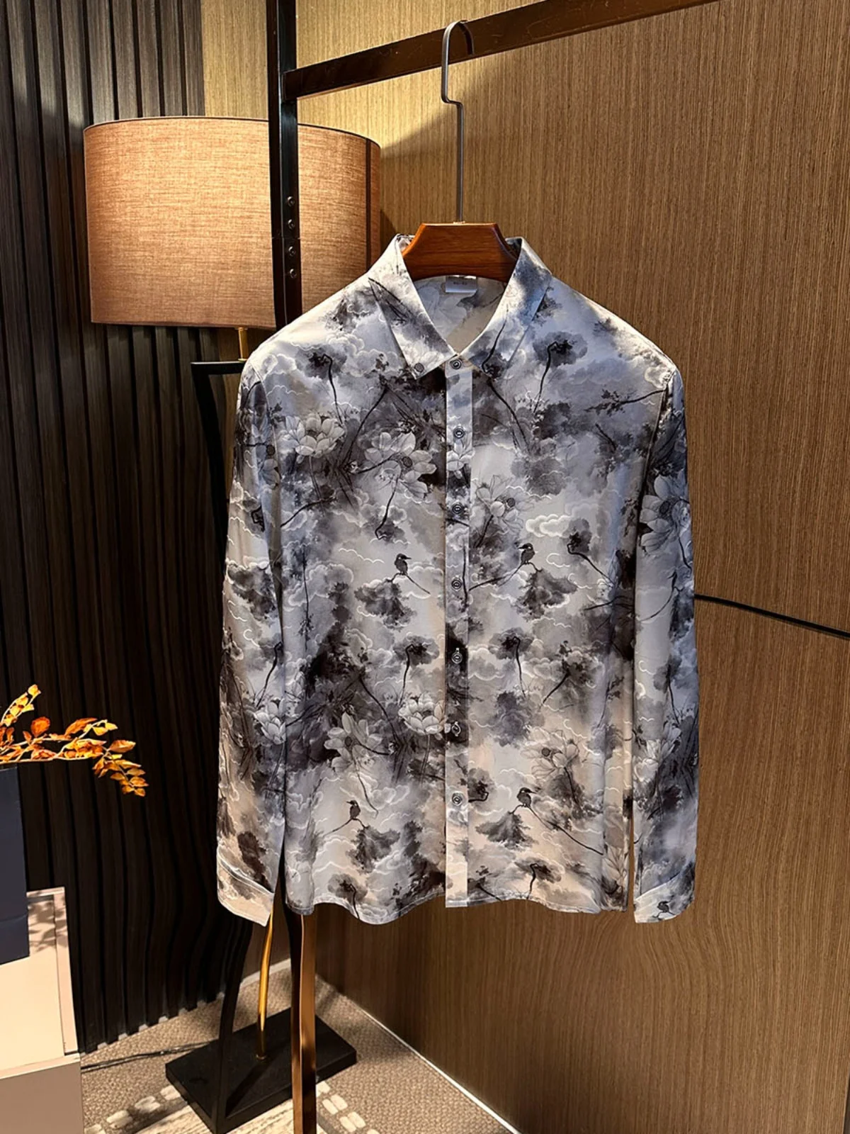 

Silk Long Sve Men's irt Faion Urban Sle Breathable Lightweight Autumn New Chinese Sle arp Collar Open Cardigan