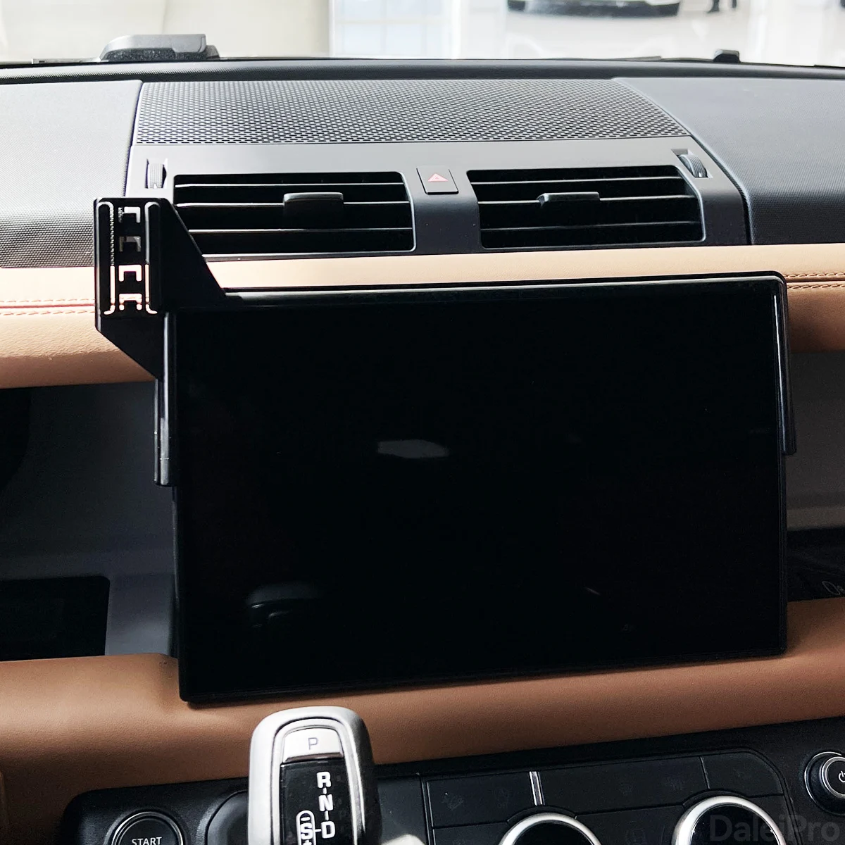 Für Land Rover Defender 90 110 130 2022-2026 Auto-Handyhalterung Bildschirm-Fixierclip Kabelloses Ladegerät Maßgefertigte Handy-Bildschirmhalterung – Detail 2
